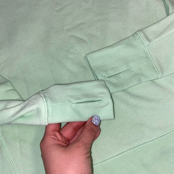 2 Sweaters - Picture 4 of 9